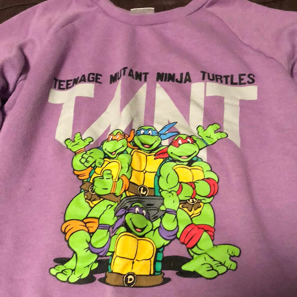 A teenage mutant ninja turtle nickelodeon sweater